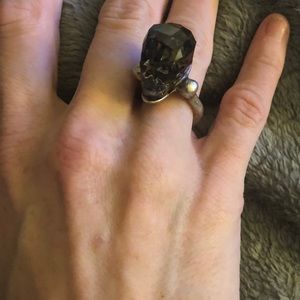 Uno de 50 Swarovski Skull Ring